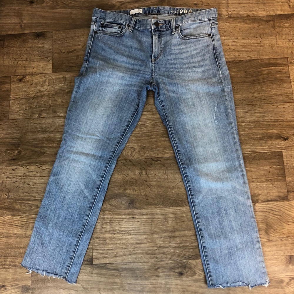 Gap 1969 Boyfriend Raw Hem Real Straight Capris
